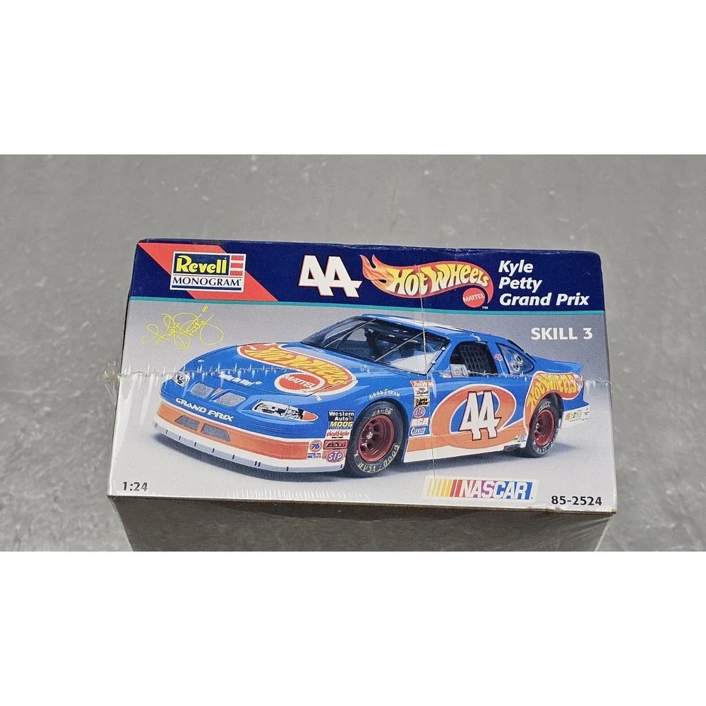 REVELL/MONOGRAM Kyle Petty Hot Wheels #44 Grand Prix NIP Factory Sealed